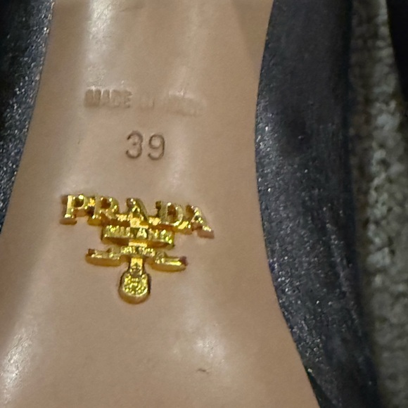 Prada Black Heels Elegant Design - Picture 9 of 11